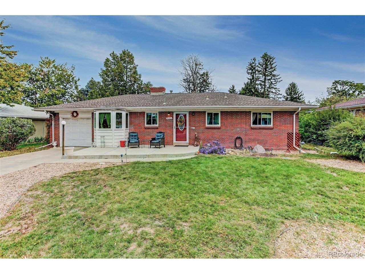 647 Valleyview Ave - Photo 1