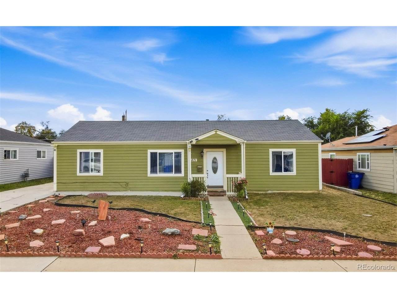 871 Victor St - Photo 1