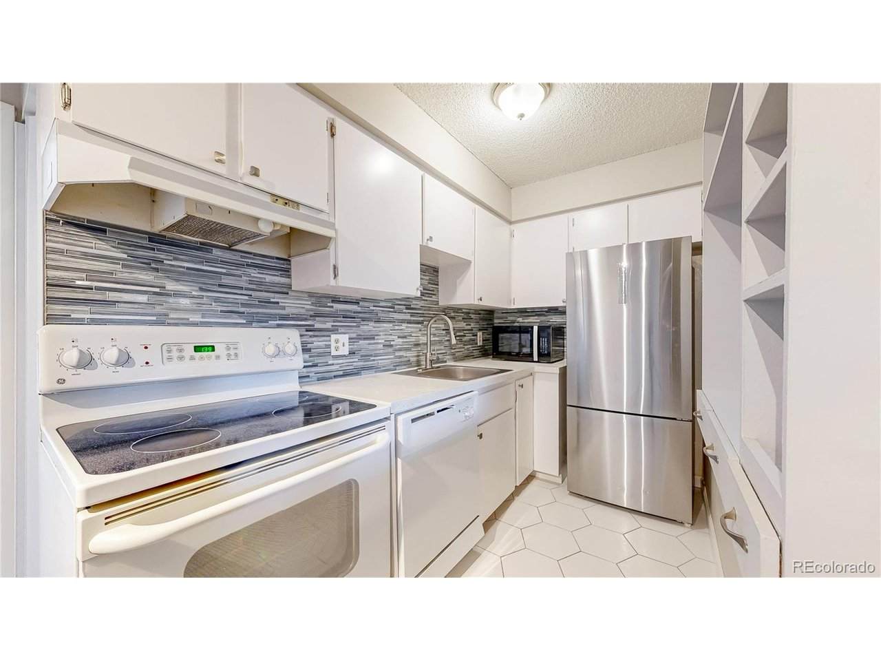 5770 Warren Ave - Photo 1