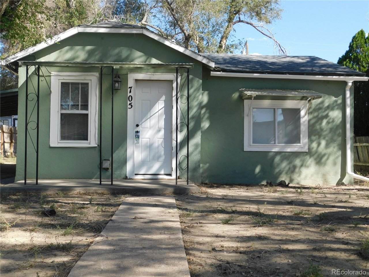 705 Adams Ave - Photo 1