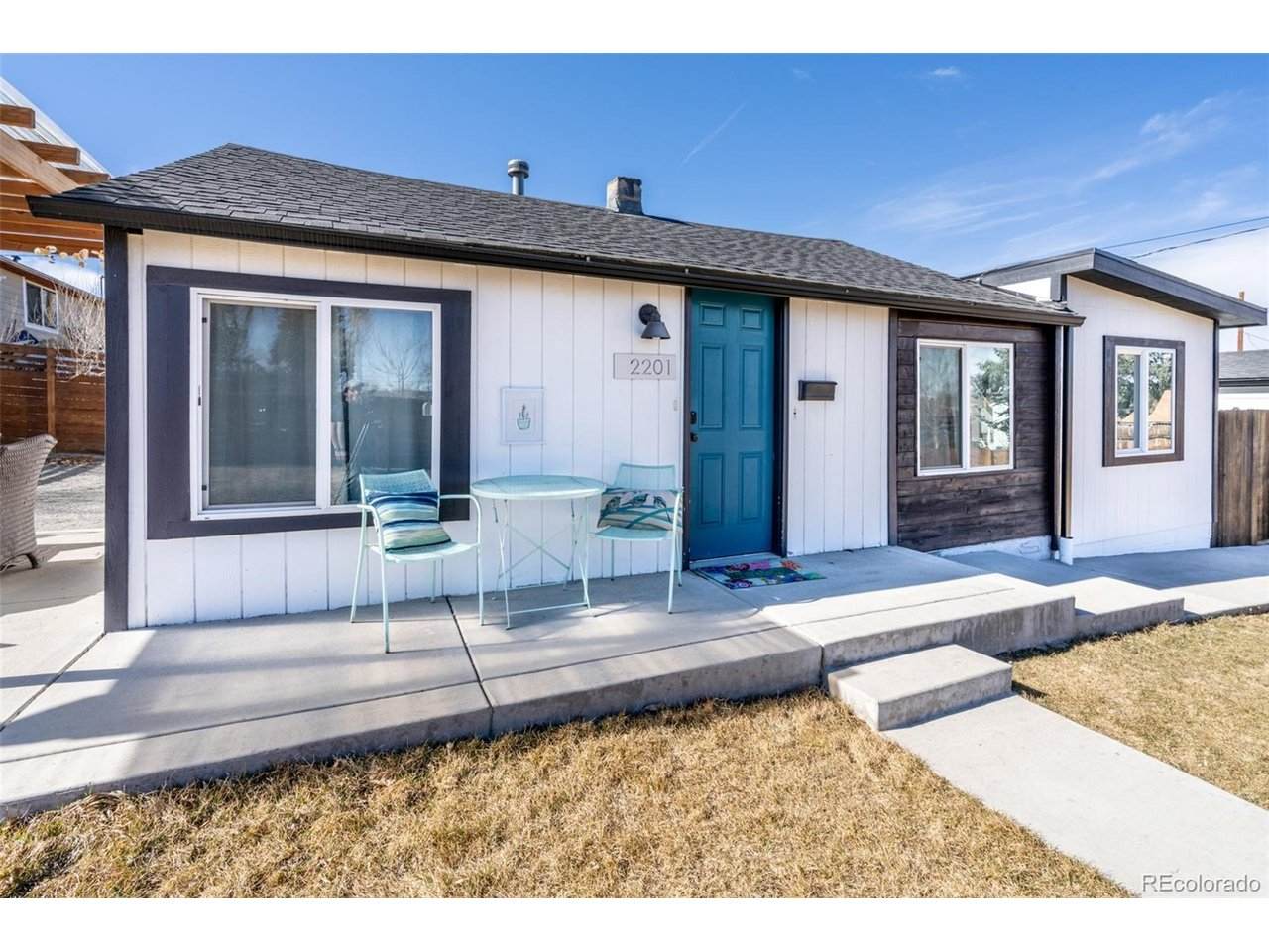 2201 Warren Ave - Photo 1