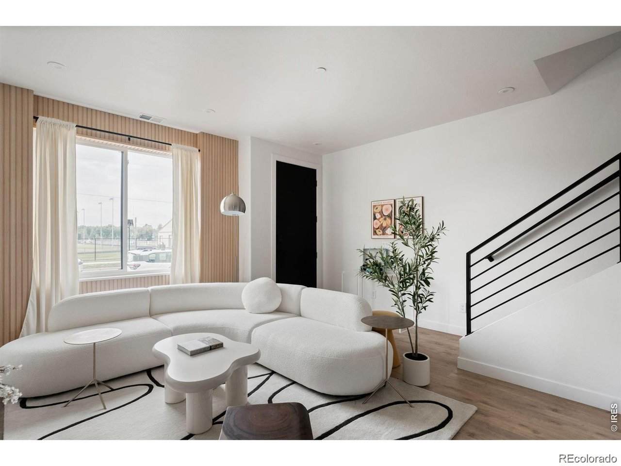 374 Bountiful Ave - Photo 1