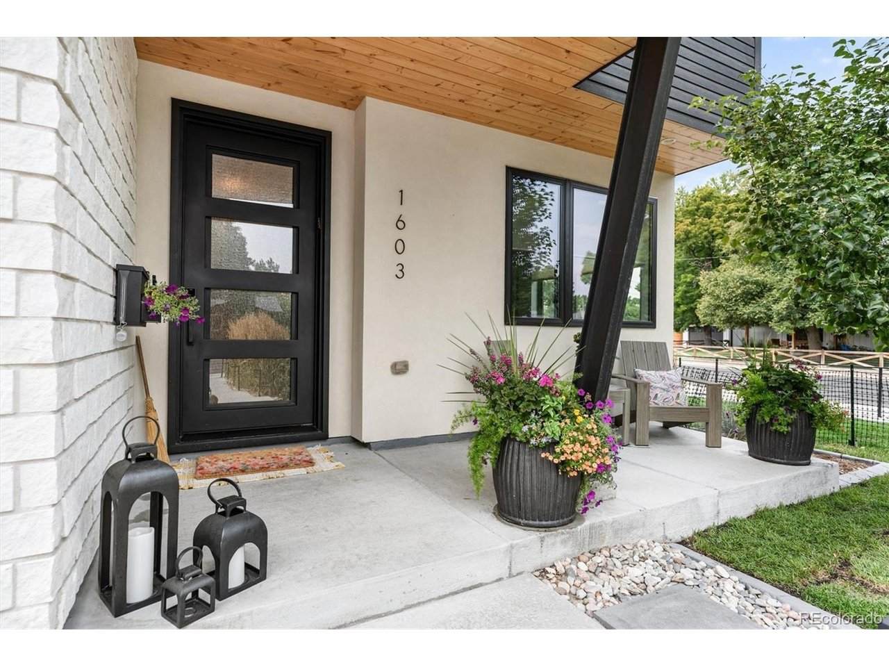 1603 Elm St - Photo 1
