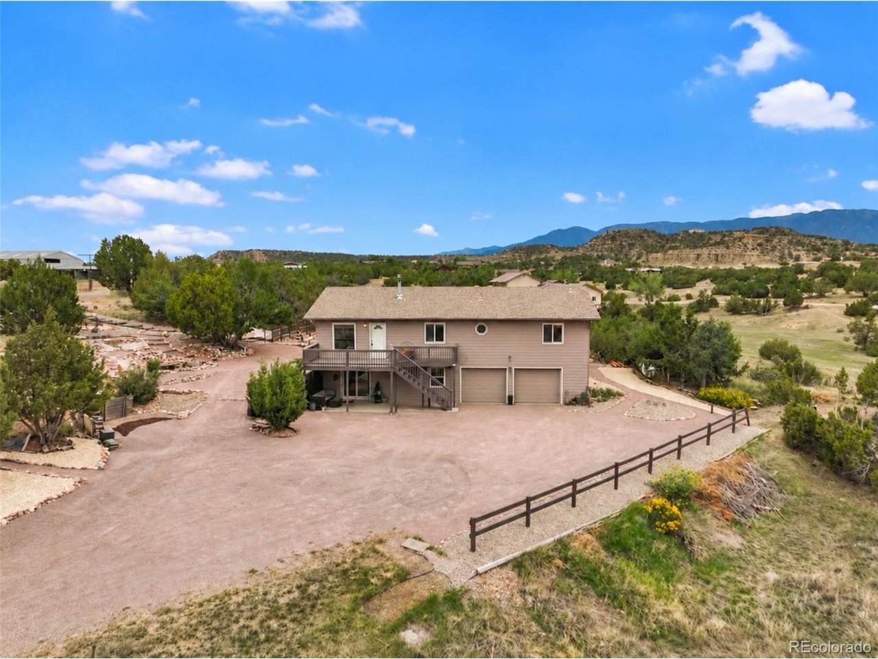 108 Yucca Ave - Photo 1