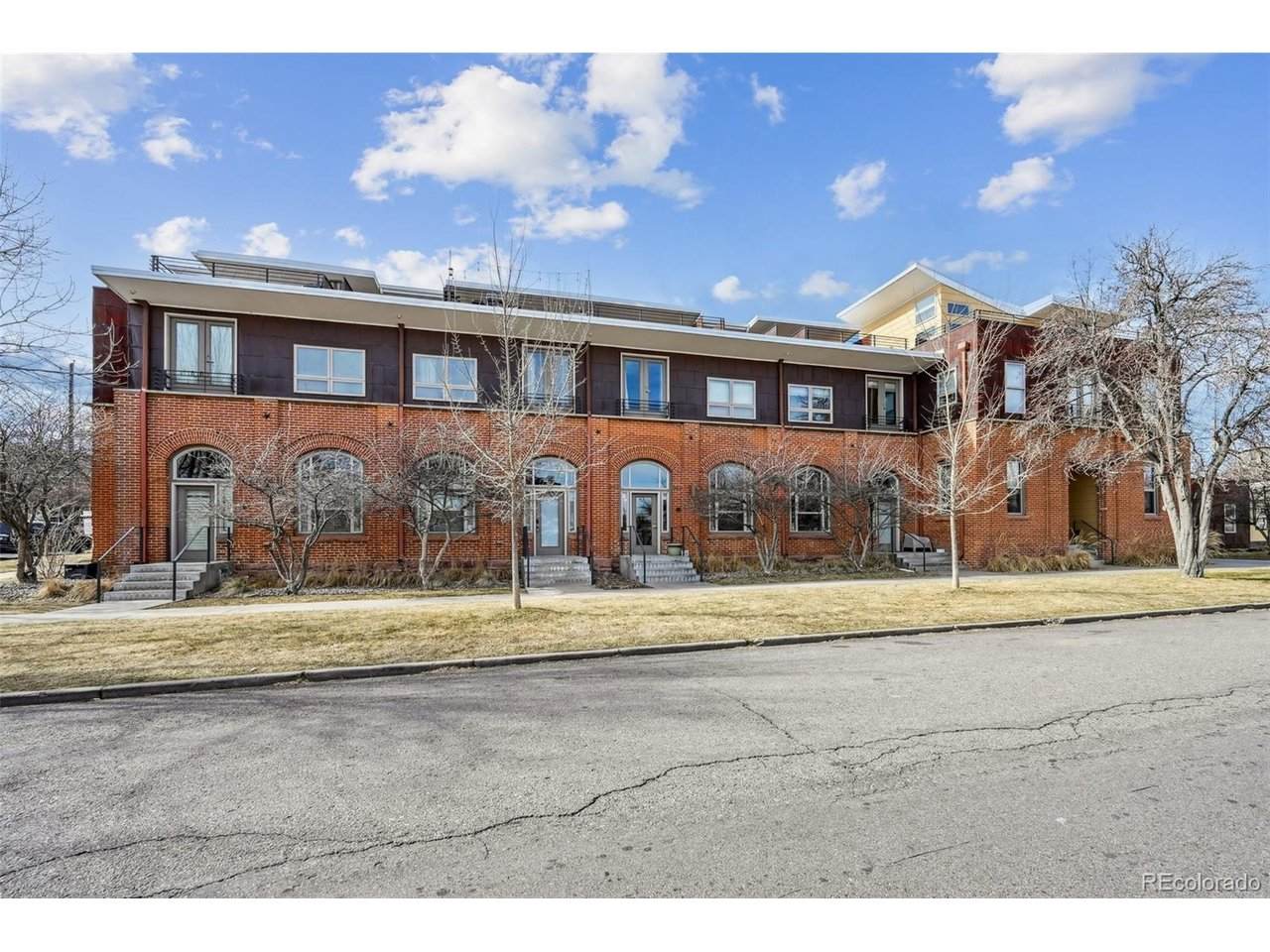 2501 Grove St - Photo 1