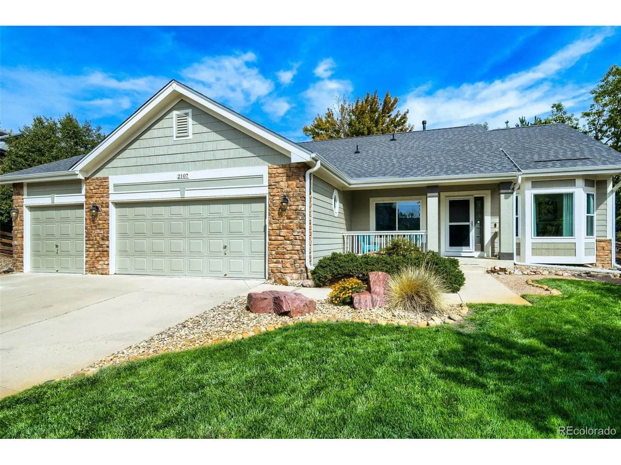 2107 Chestnut Cir - Photo 1