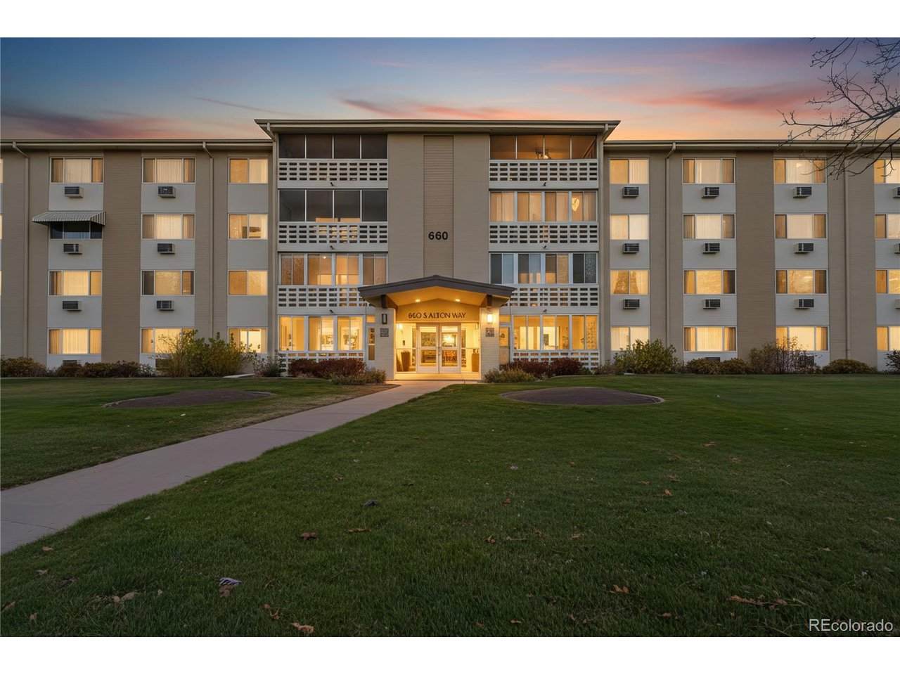 660 Alton Way - Photo 1