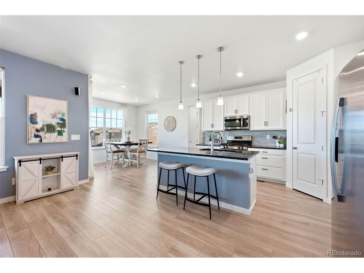 875 Snowberry Ave - Photo 1