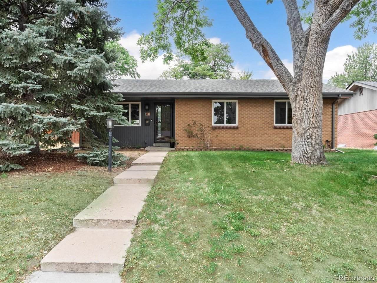311 Jasmine St - Photo 1