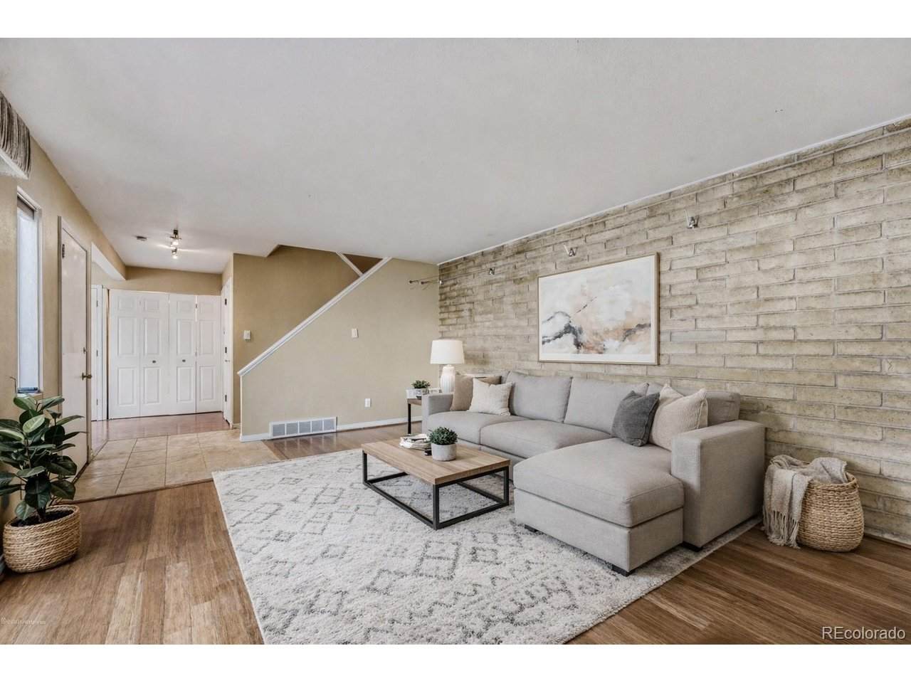 1160 Clinton St - Photo 1
