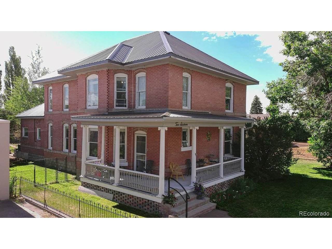 216 Batterson St - Photo 1
