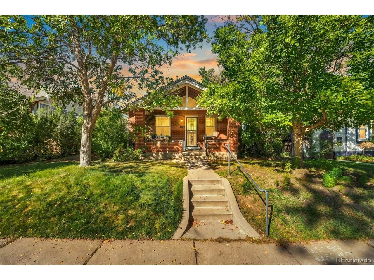 1921 Marion St - Photo 1