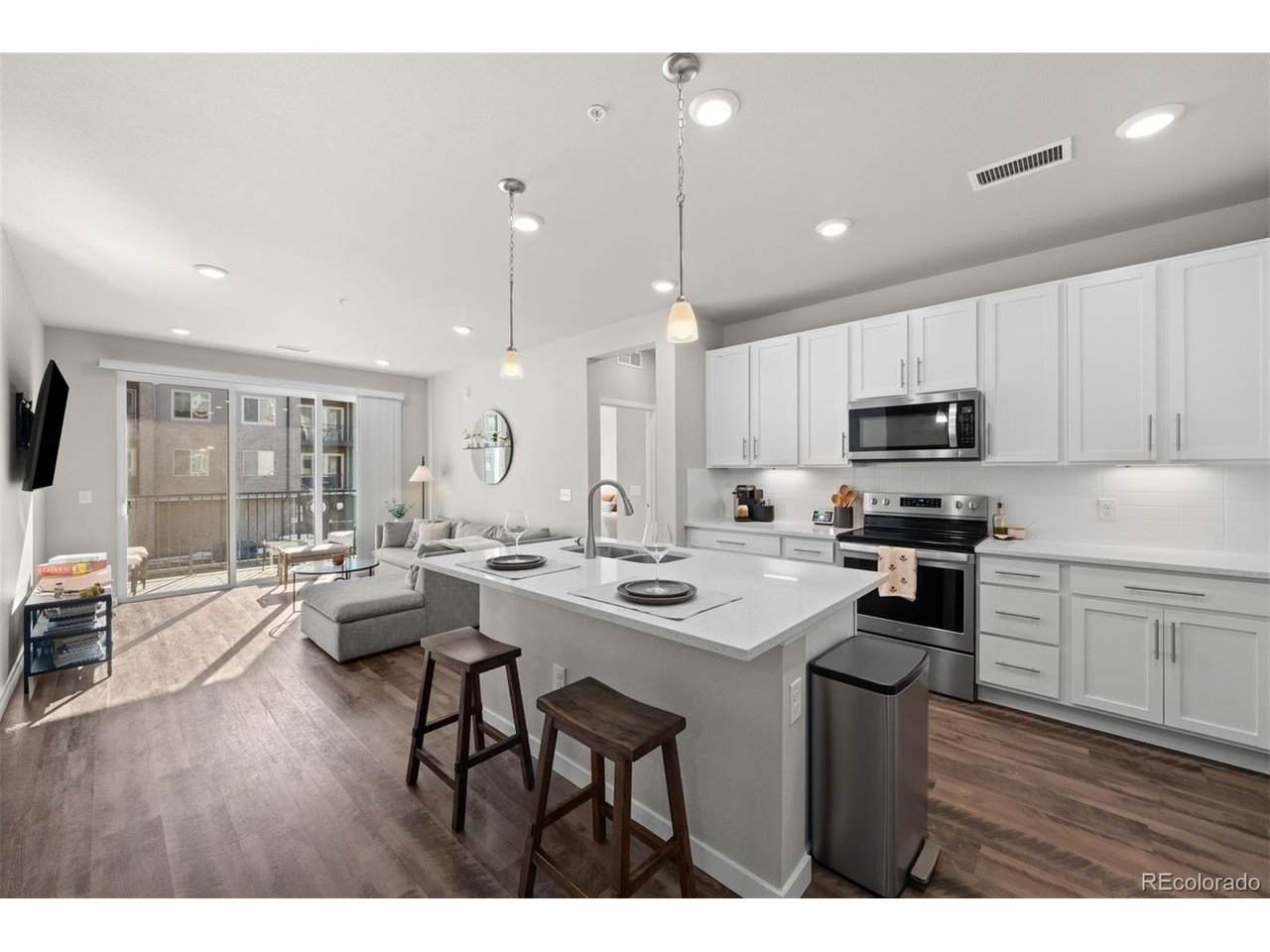 400 Fremont Pl - Photo 1