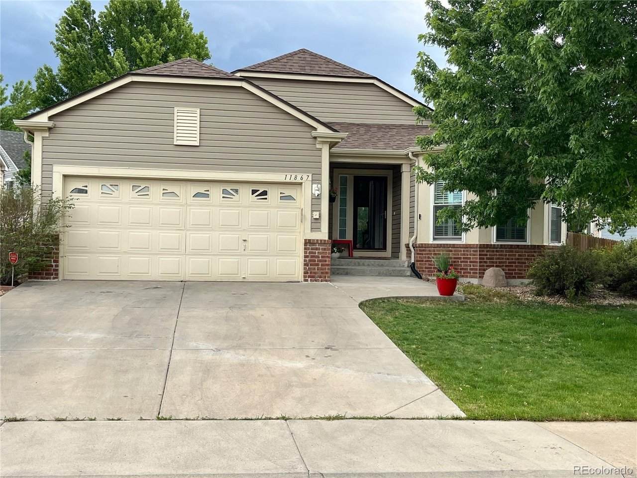 11867 Meadowood Ln - Photo 1