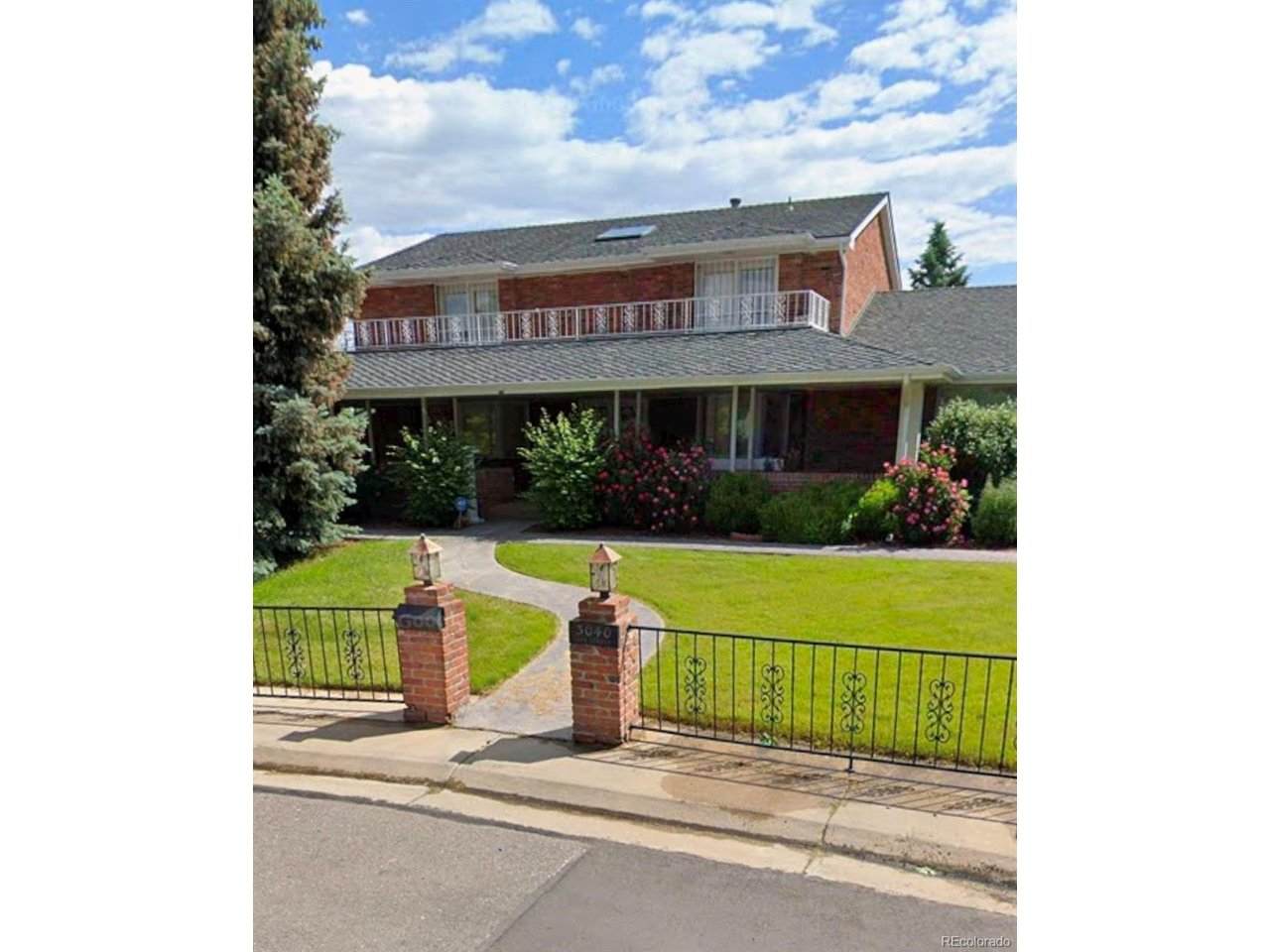 3040 Oak St - Photo 1