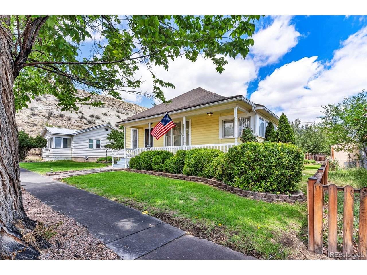 425 Pine Ave - Photo 1