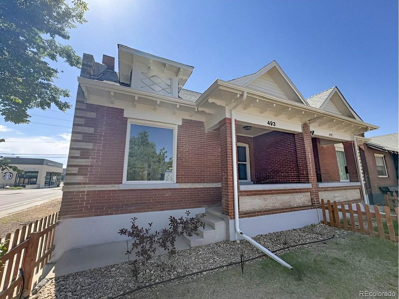 493 Lincoln St - Photo 1