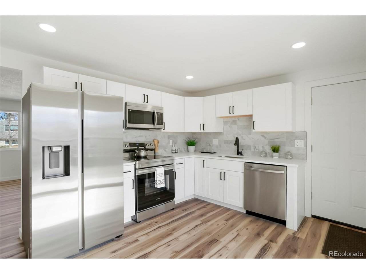 23 University Dr - Photo 1