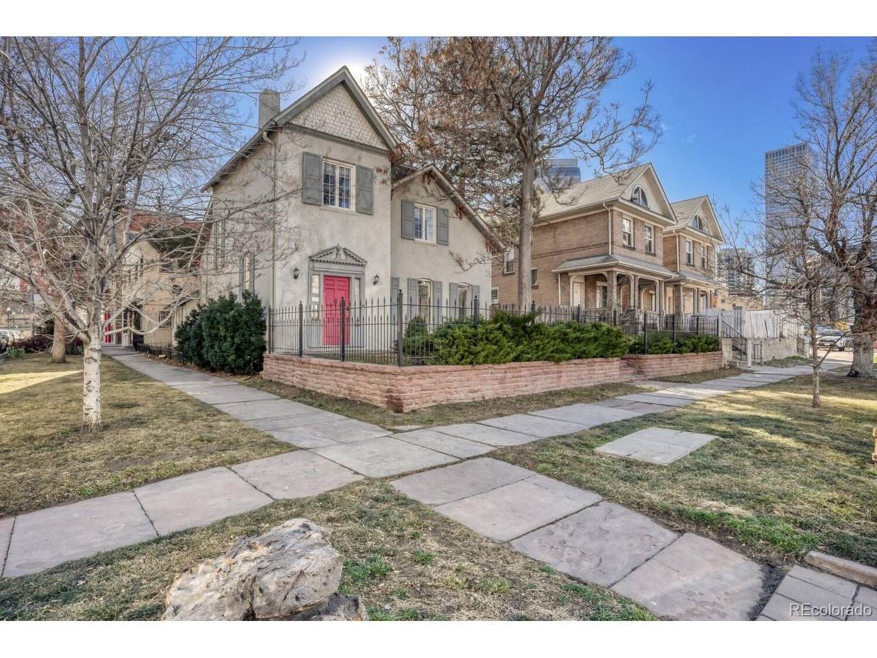 422 21st St - Photo 1