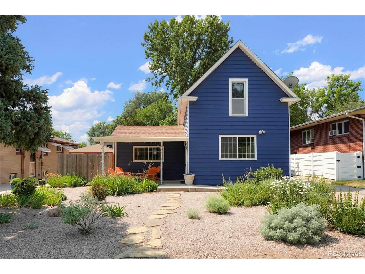 517 Locust St - Photo 1