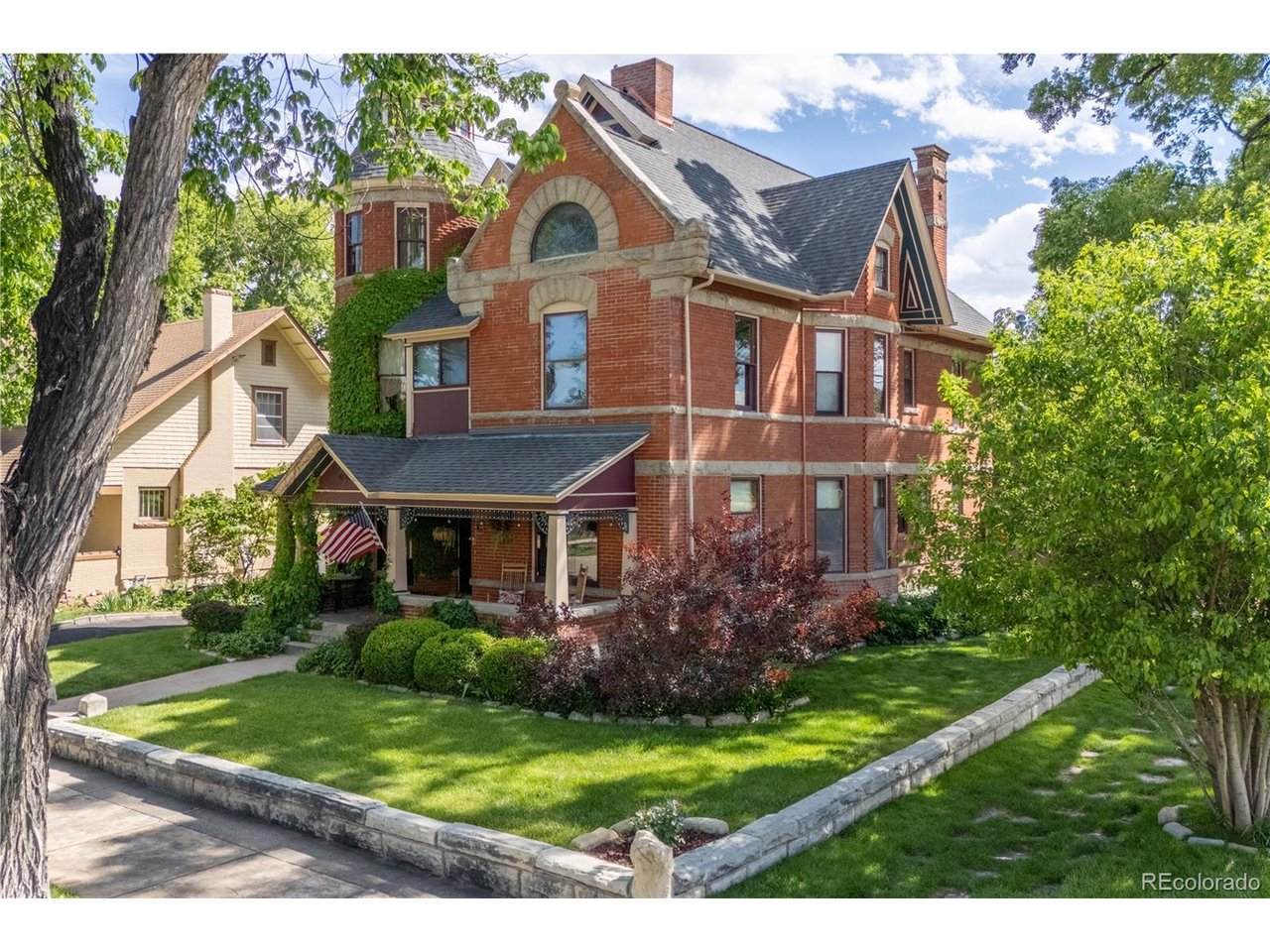 326 Pitkin Ave - Photo 1