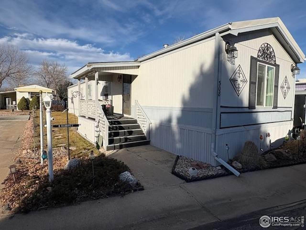 1601 College Ave - Photo 1