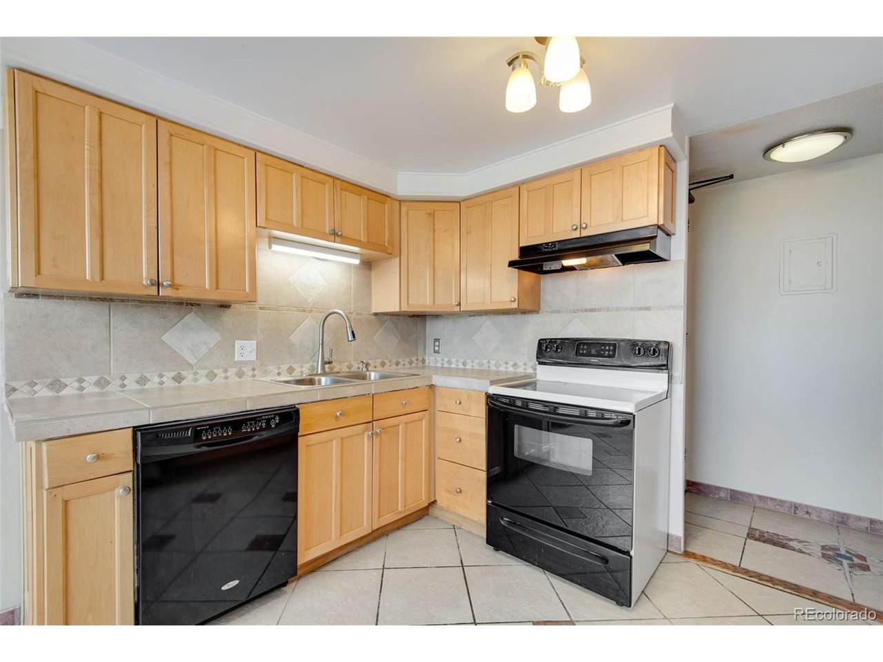 1155 Ash St - Photo 1