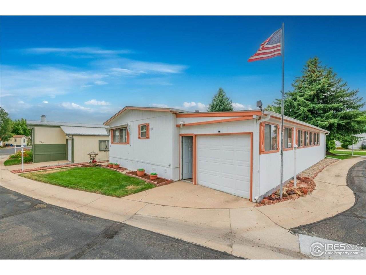 1601 College Ave - Photo 1