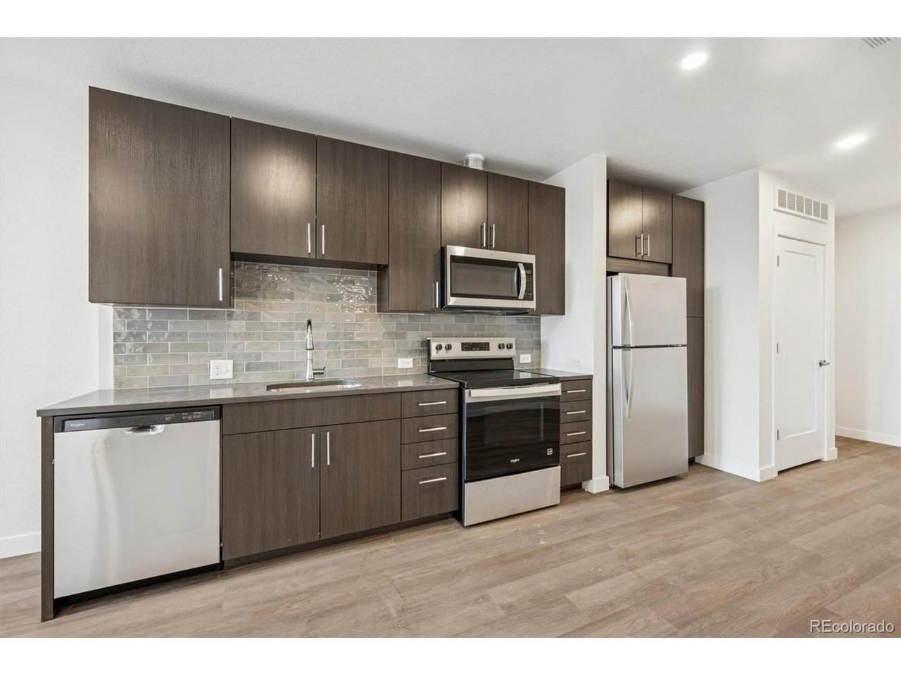 639 29th St - Photo 1
