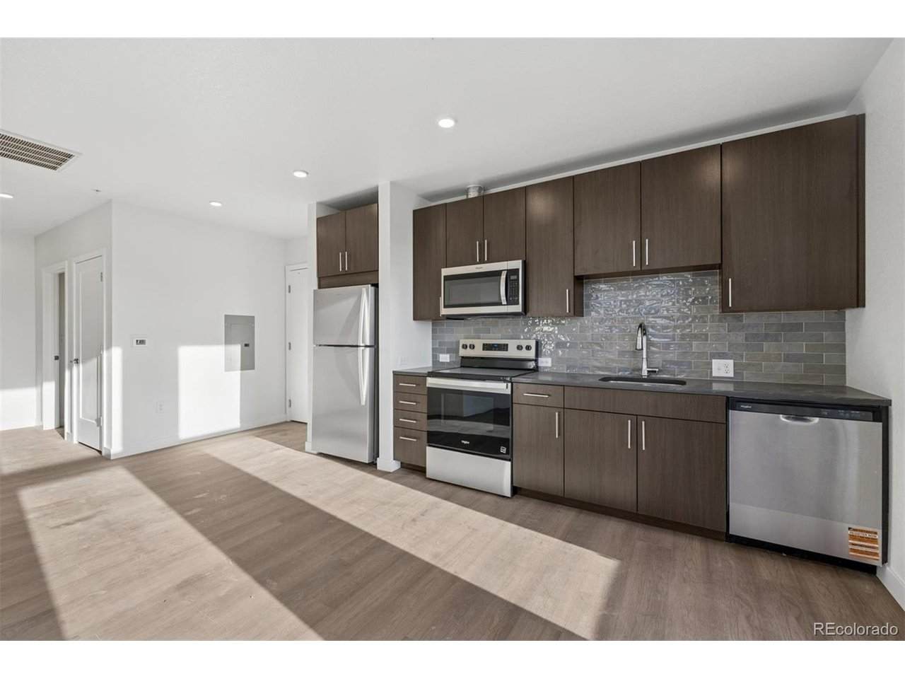 639 29th St - Photo 1