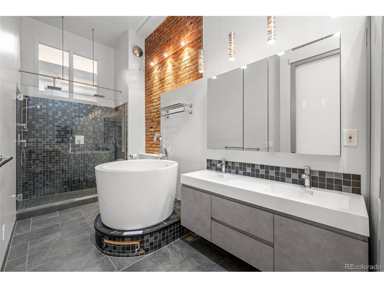 1510 Wazee St - Photo 1