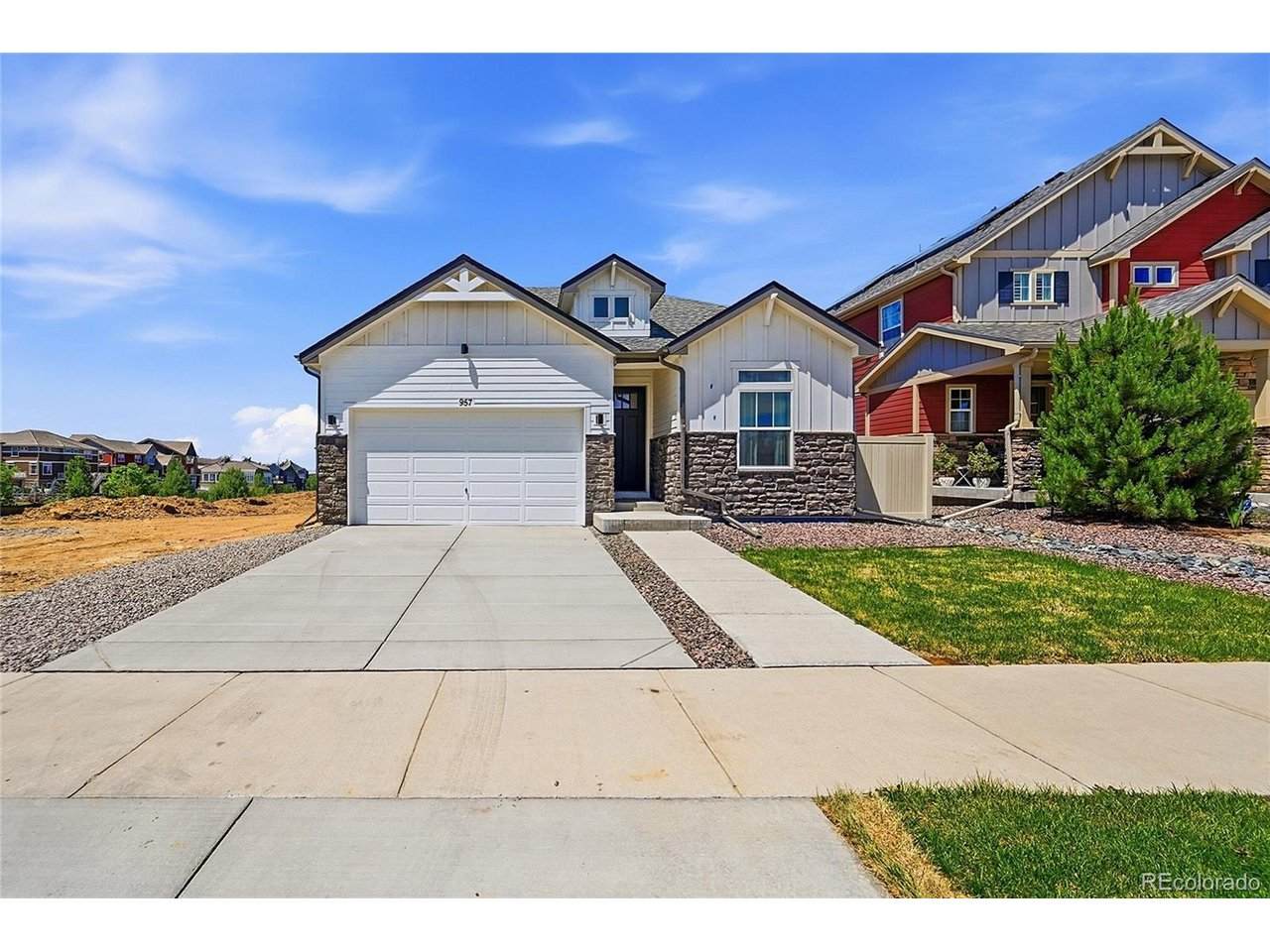 957 Highlands Cir - Photo 1