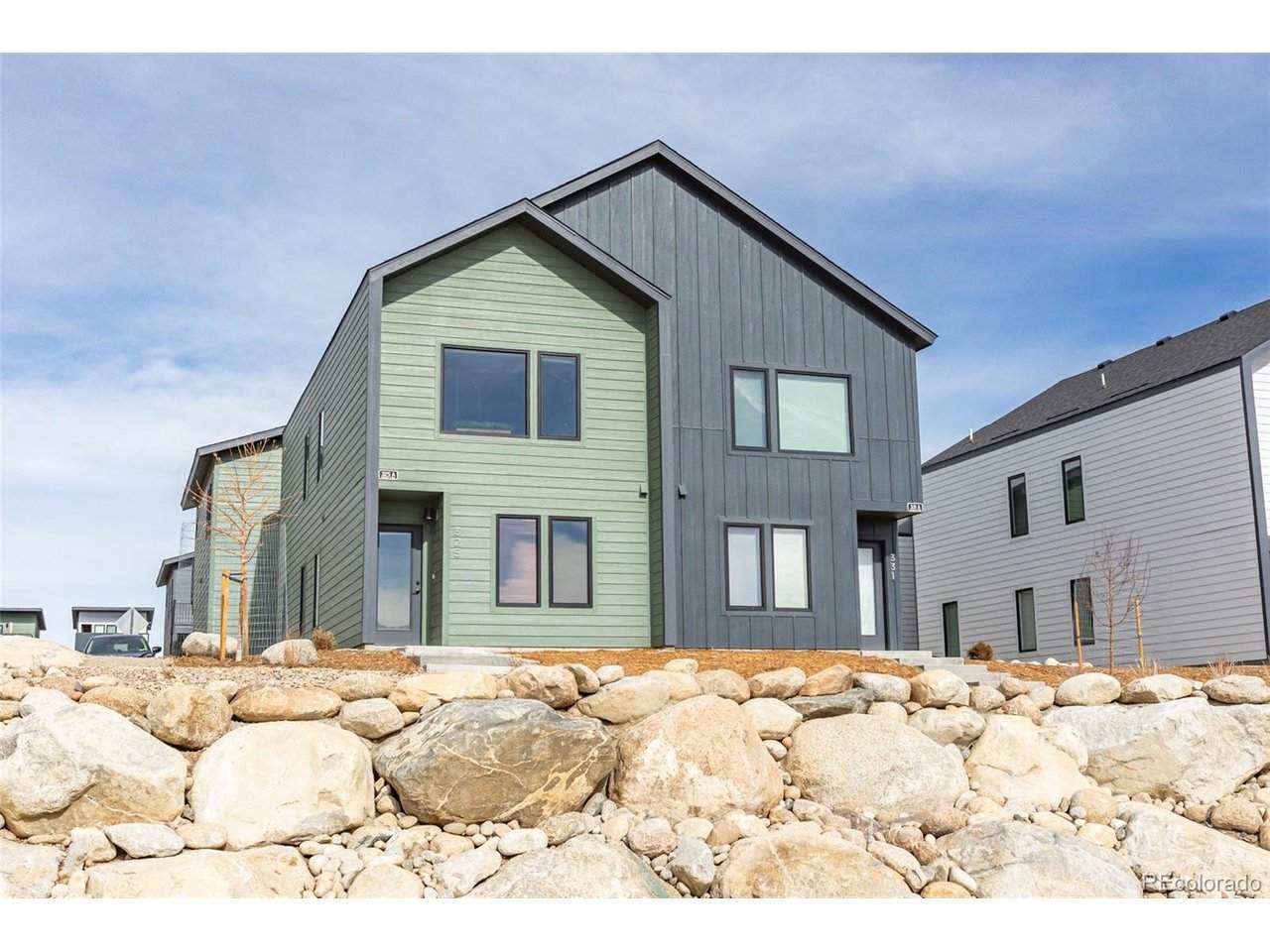 325 Williams St - Photo 1