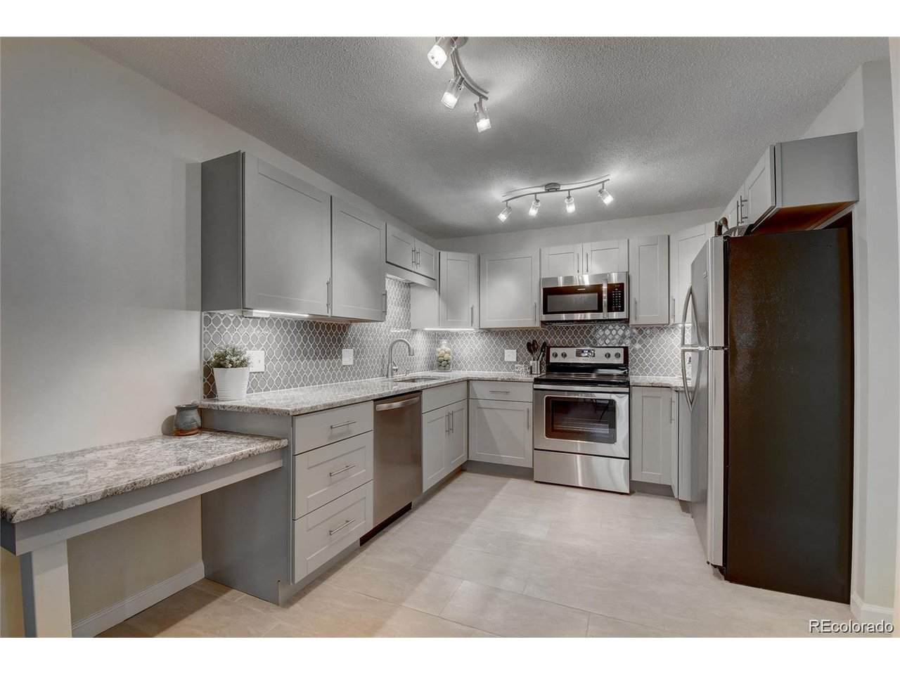 725 Alton Way - Photo 1