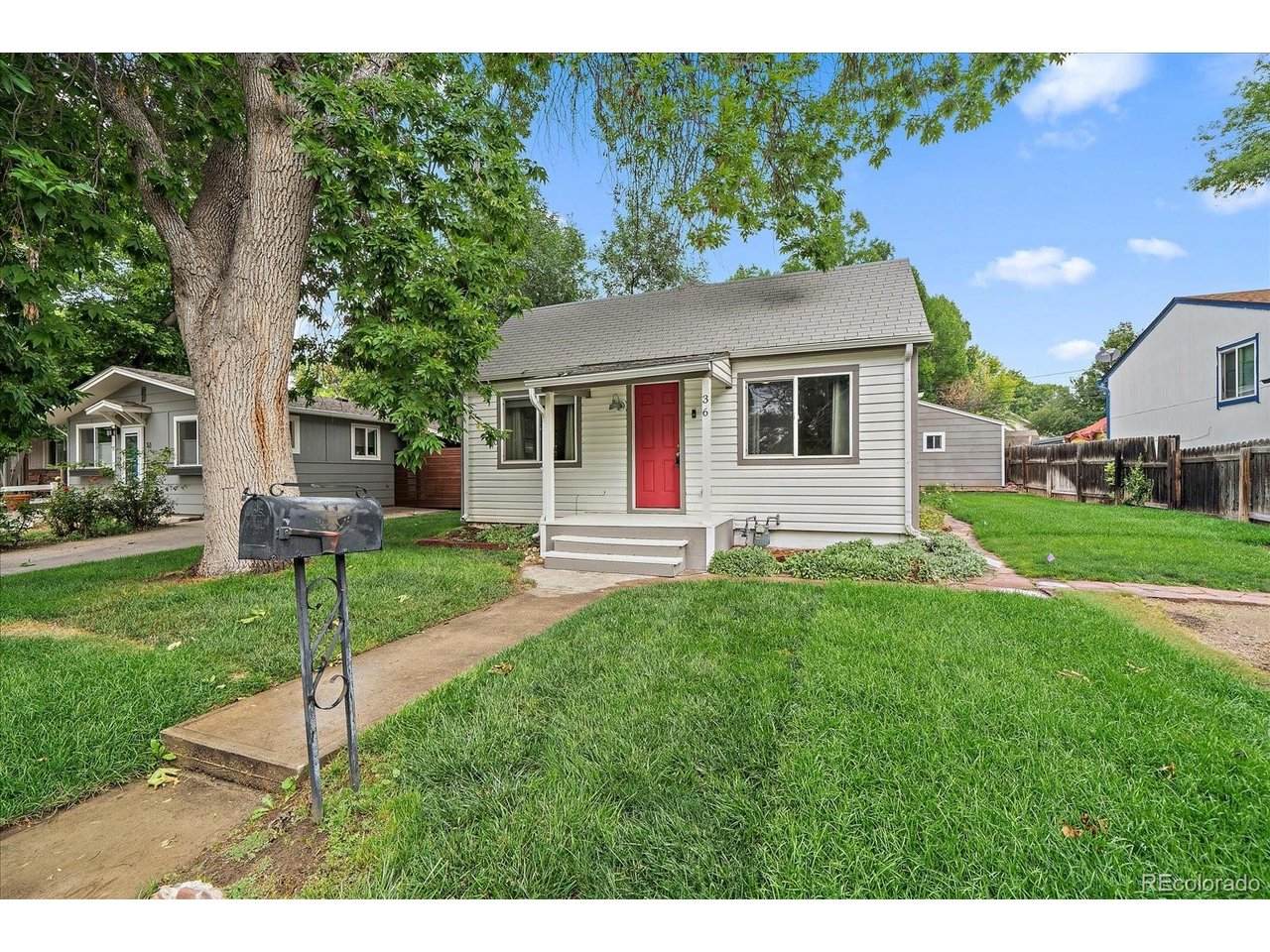 36 Reed Pl - Photo 1