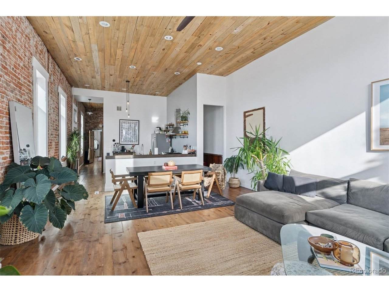 701 6th Ave - Photo 1