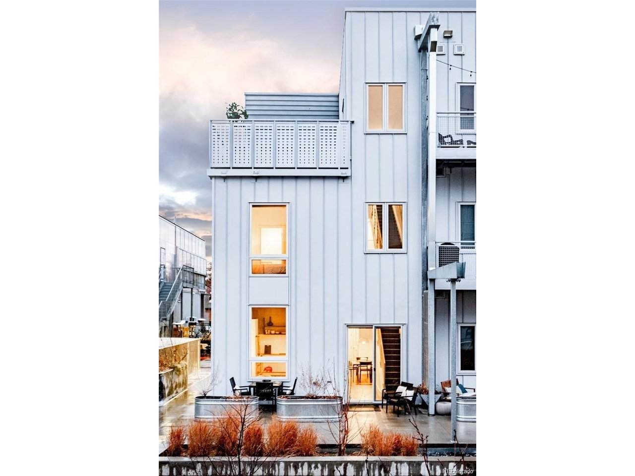 2530 Lawrence St - Photo 1
