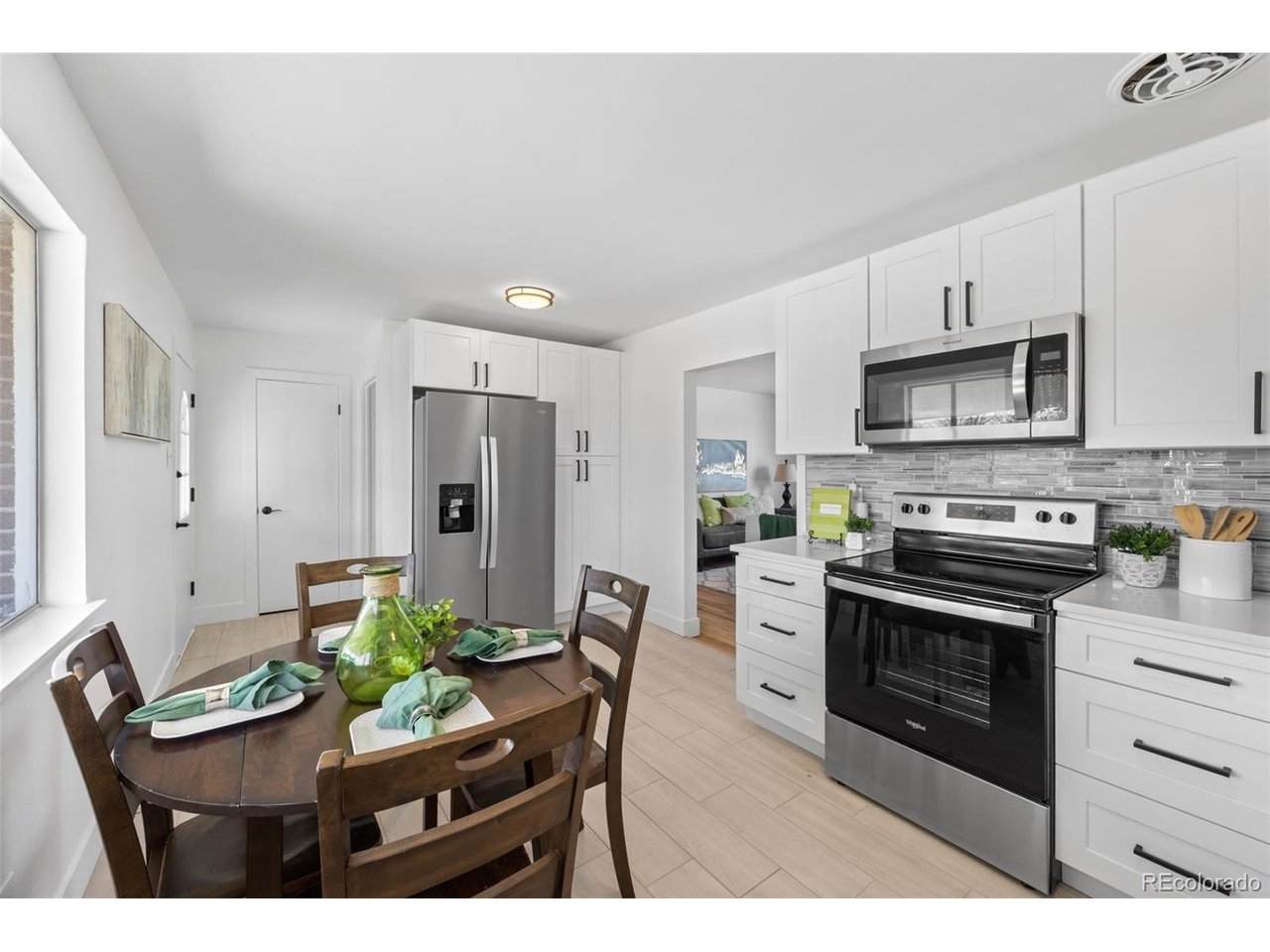 828 Jasmine St - Photo 1