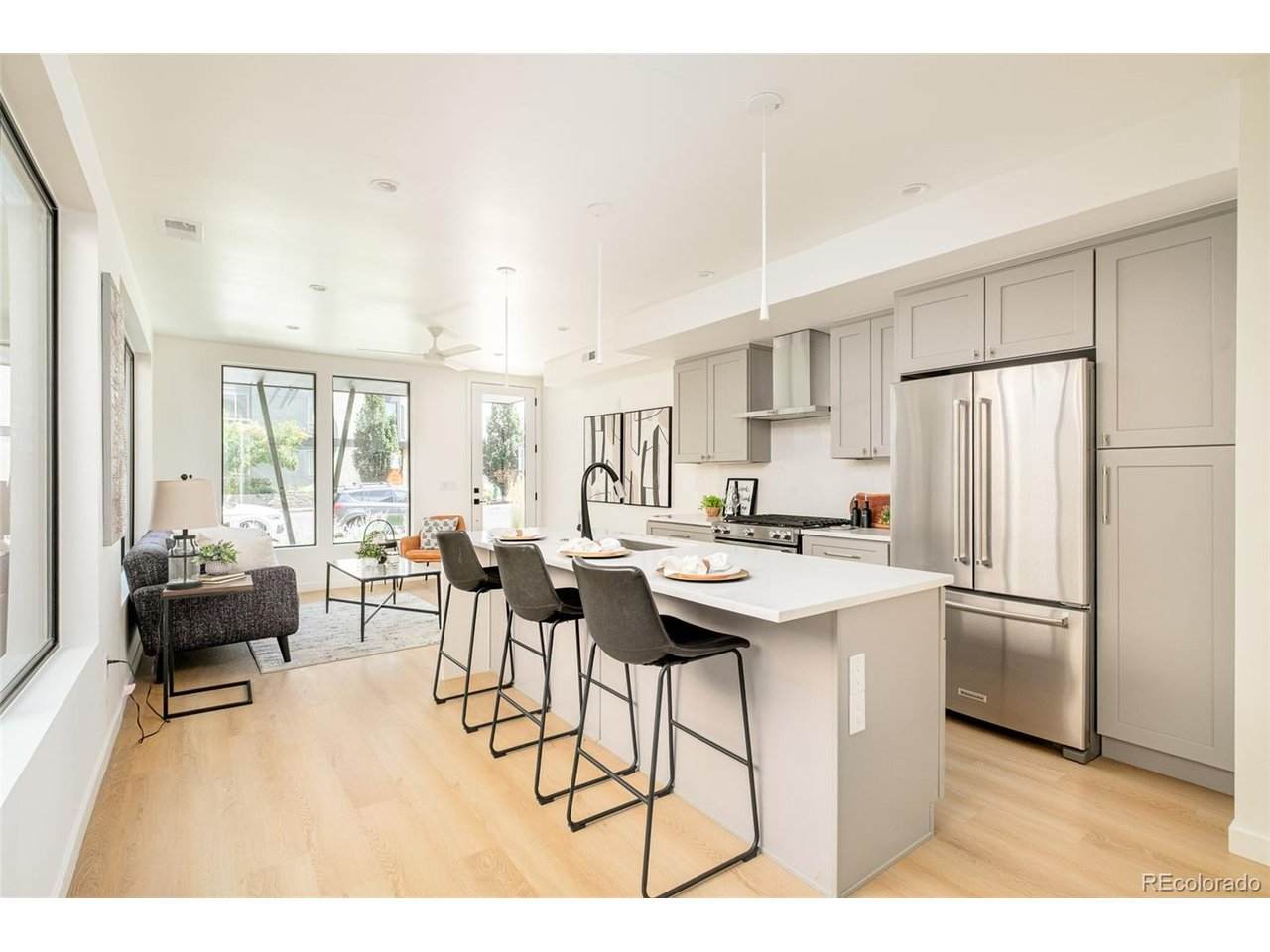 277 Jackson St - Photo 1