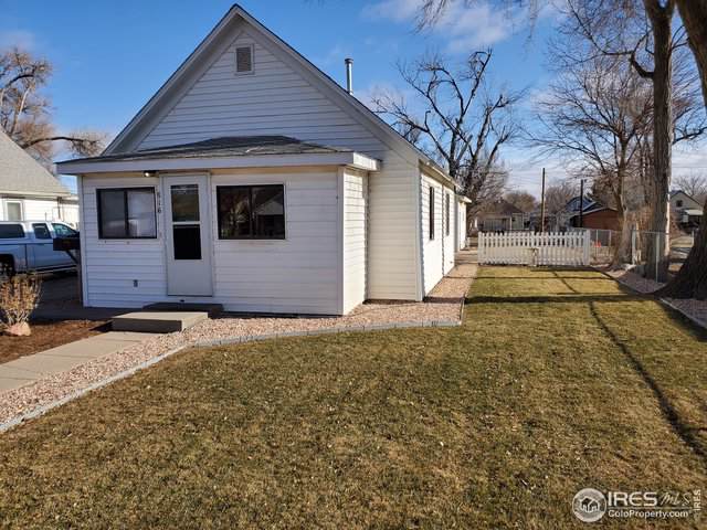 916 Deuel St - Photo 1