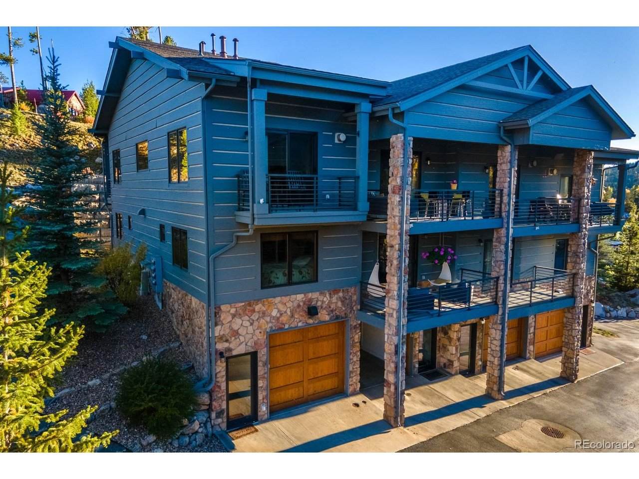 504 Ravenwood Drive - Photo 1