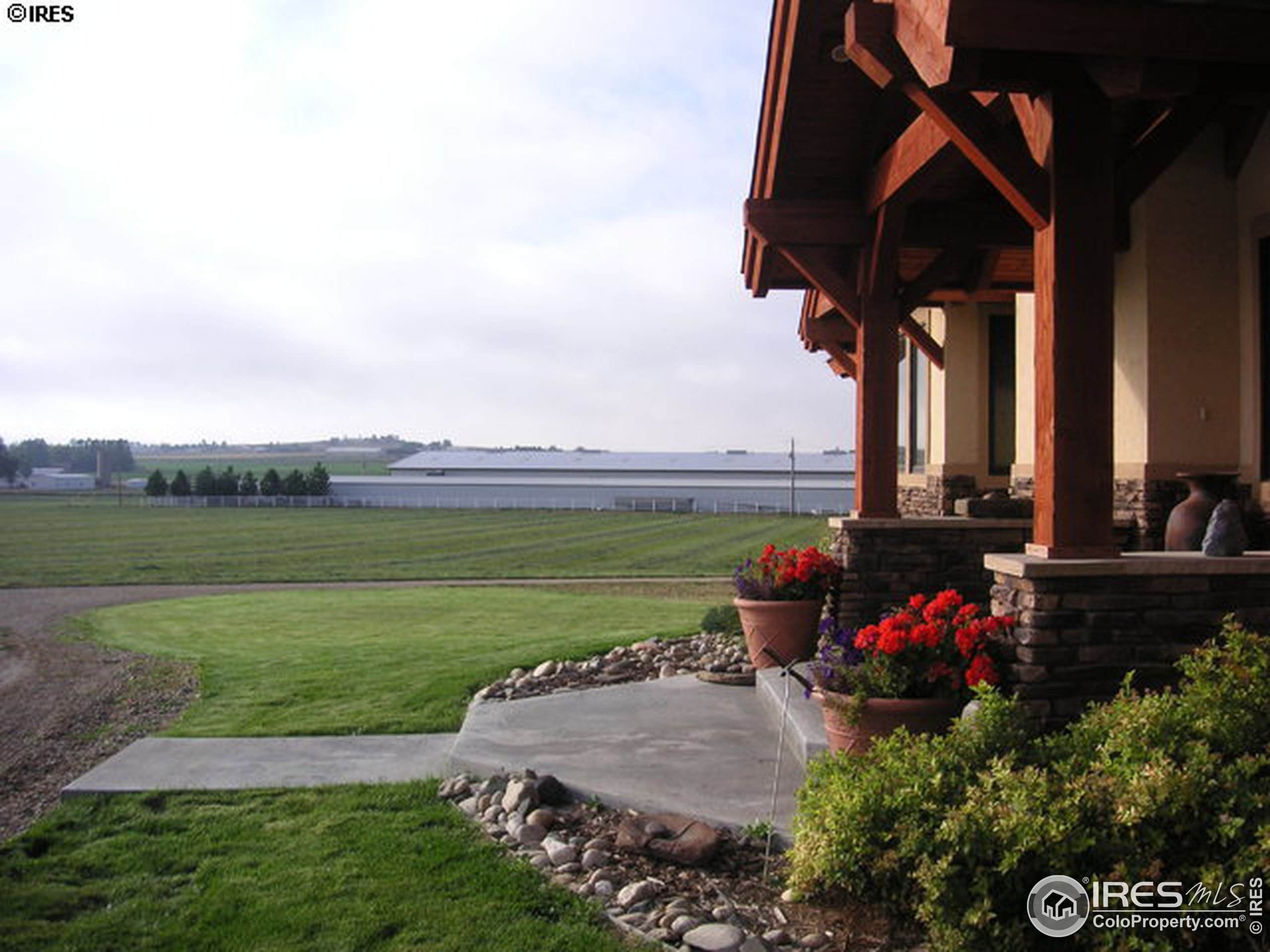 463 Hunter Ct - Photo 1