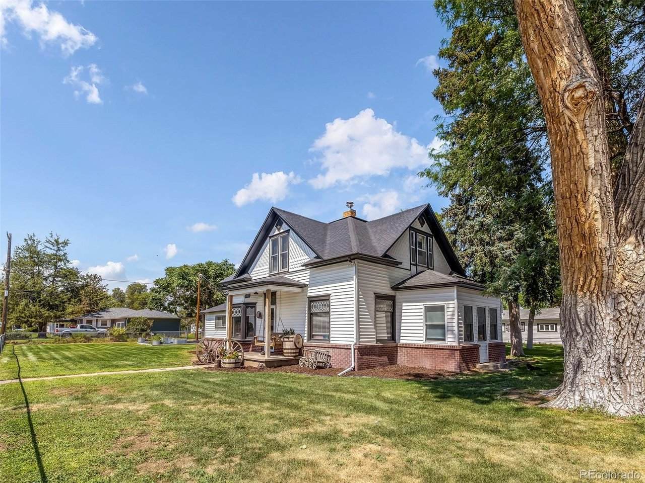 415 Clark St - Photo 1