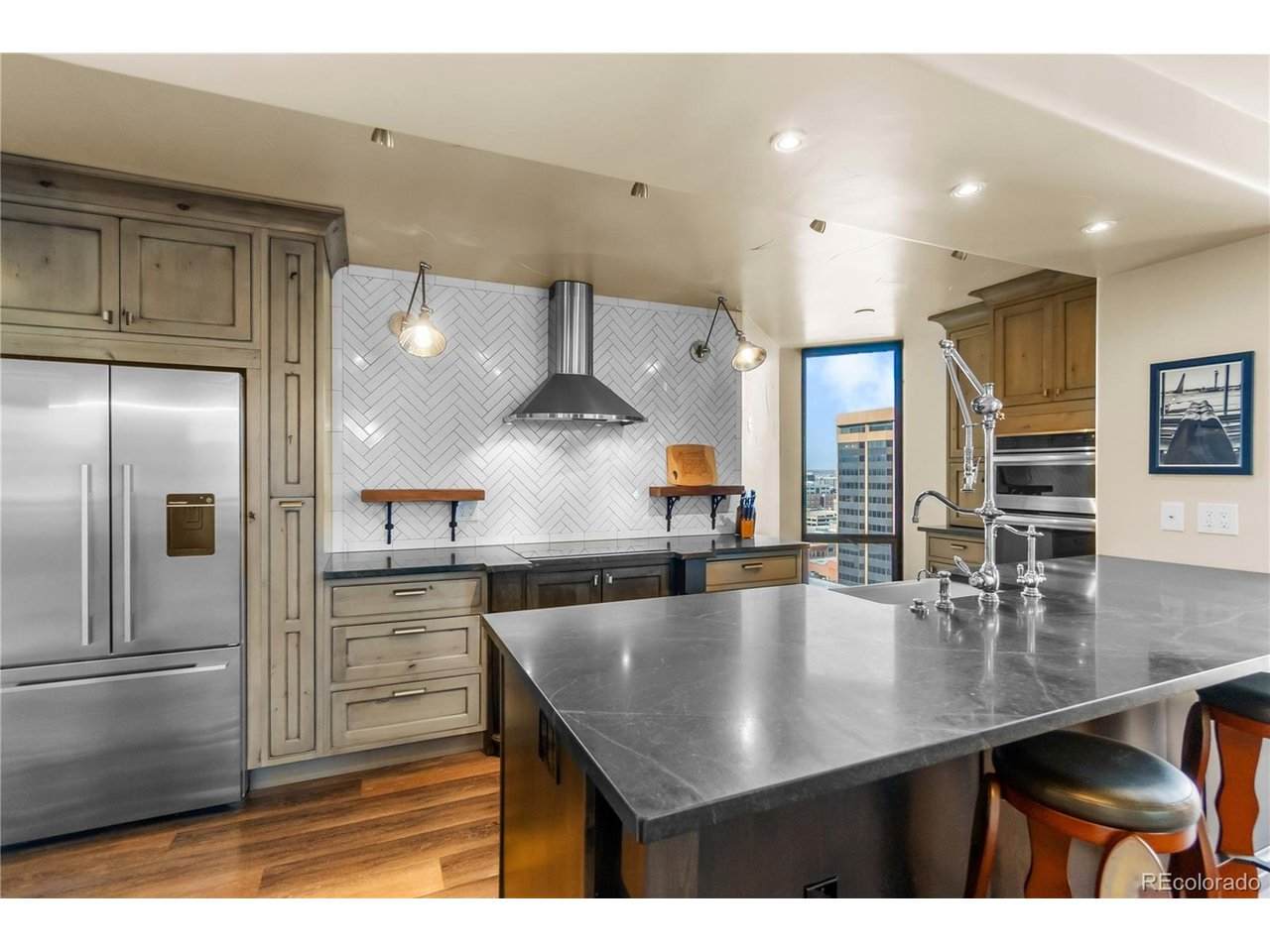 1625 Larimer St - Photo 1