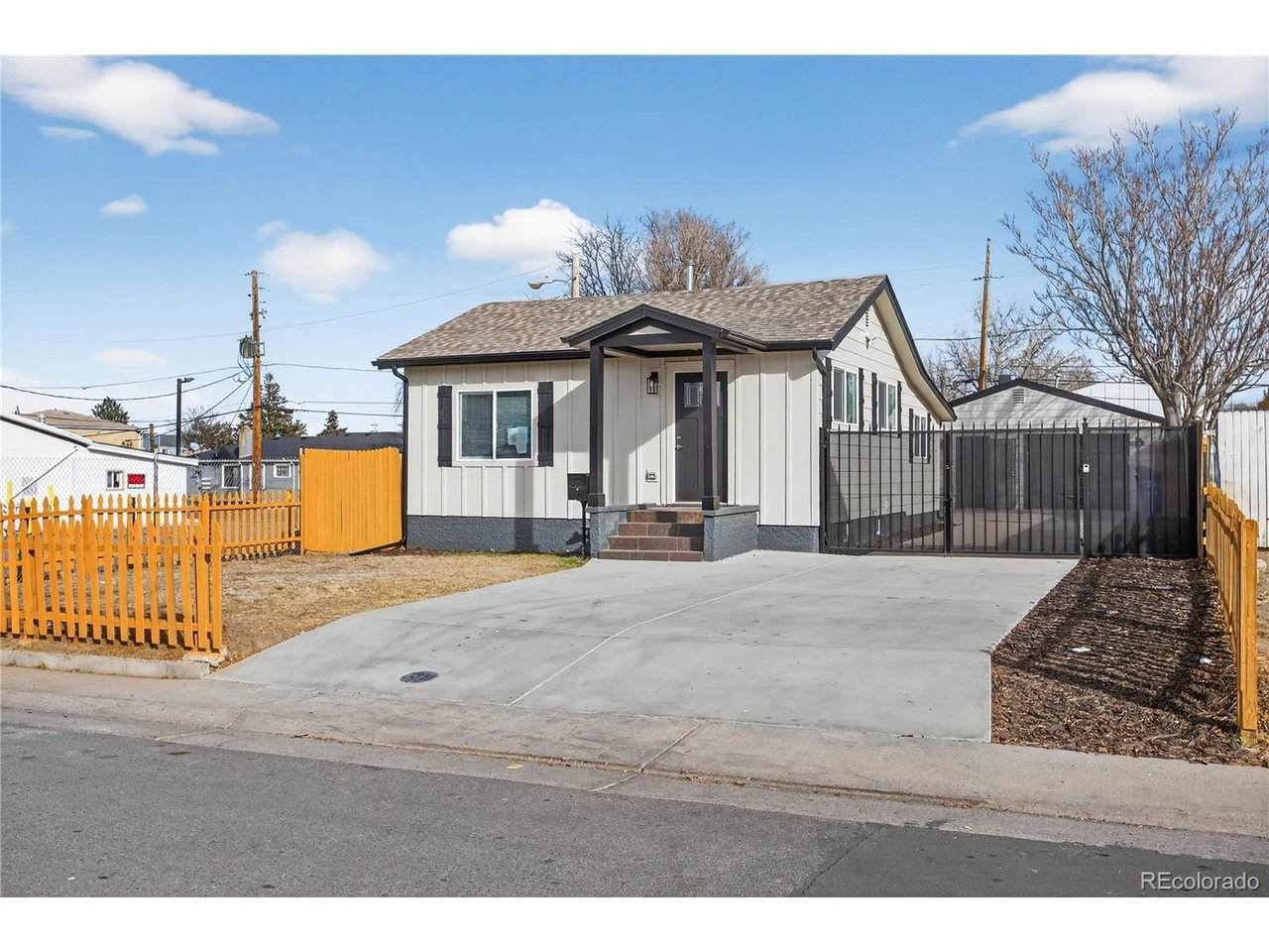 1446 Jamaica St - Photo 1