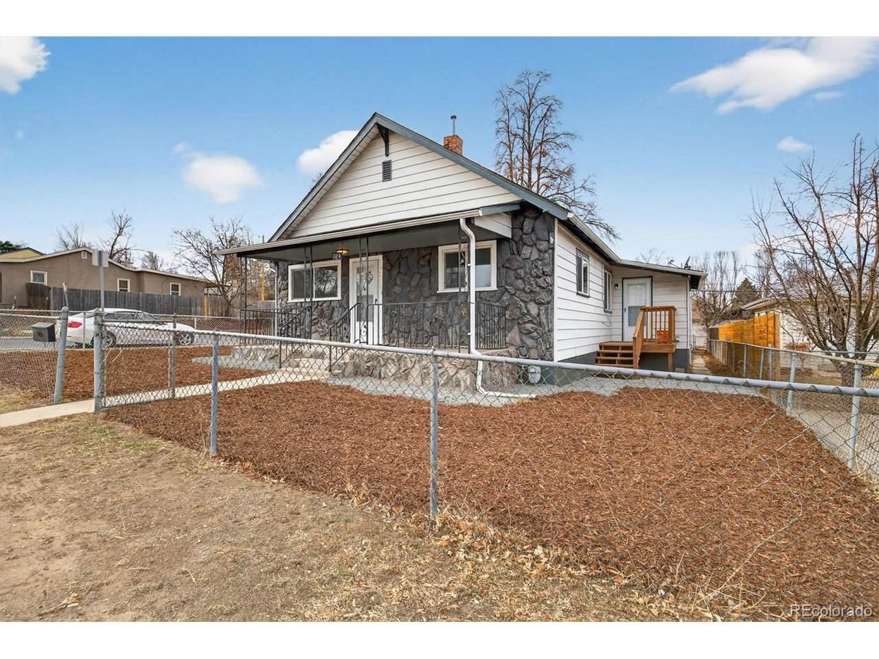 705 Perry St - Photo 1