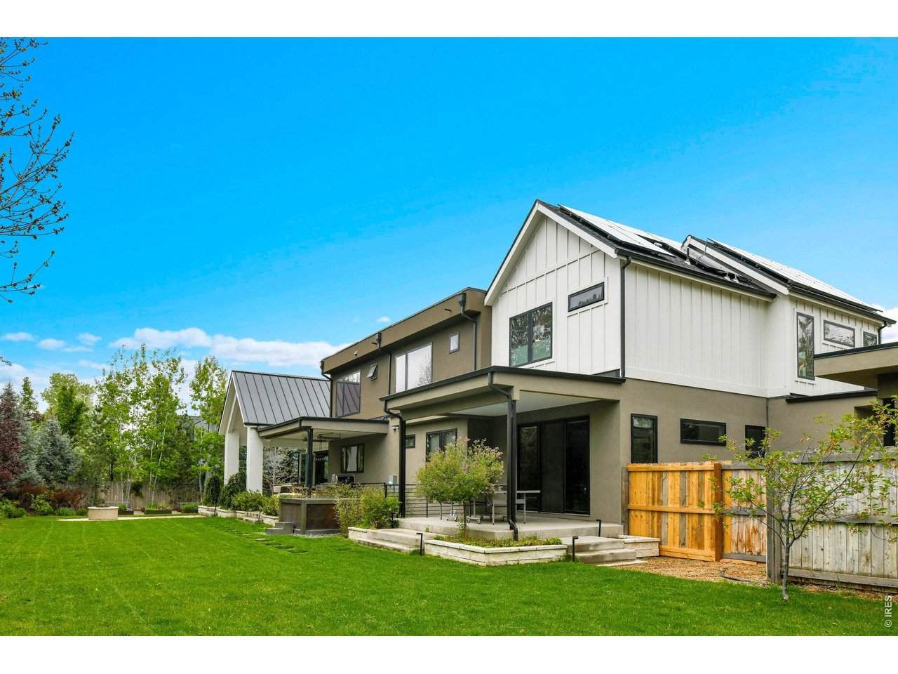 2093 Tamarack Ave - Photo 1