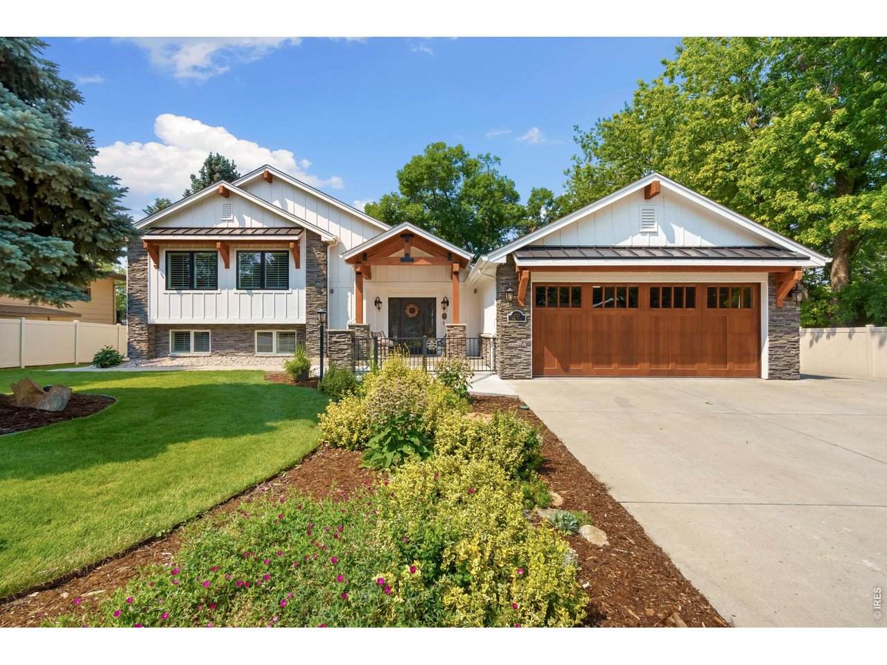 2521 Lake Dr - Photo 1
