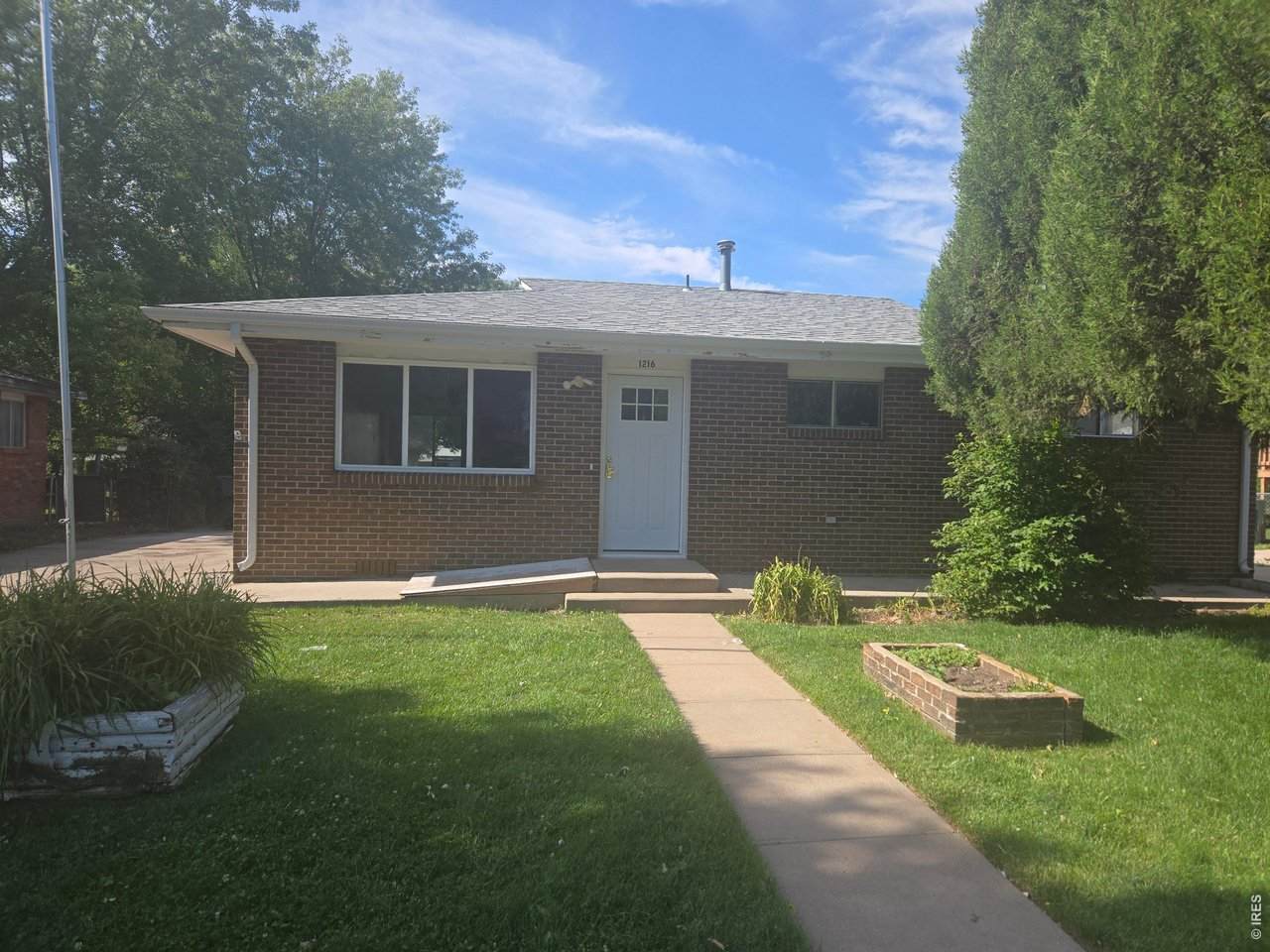 1216 Edmunds St - Photo 1