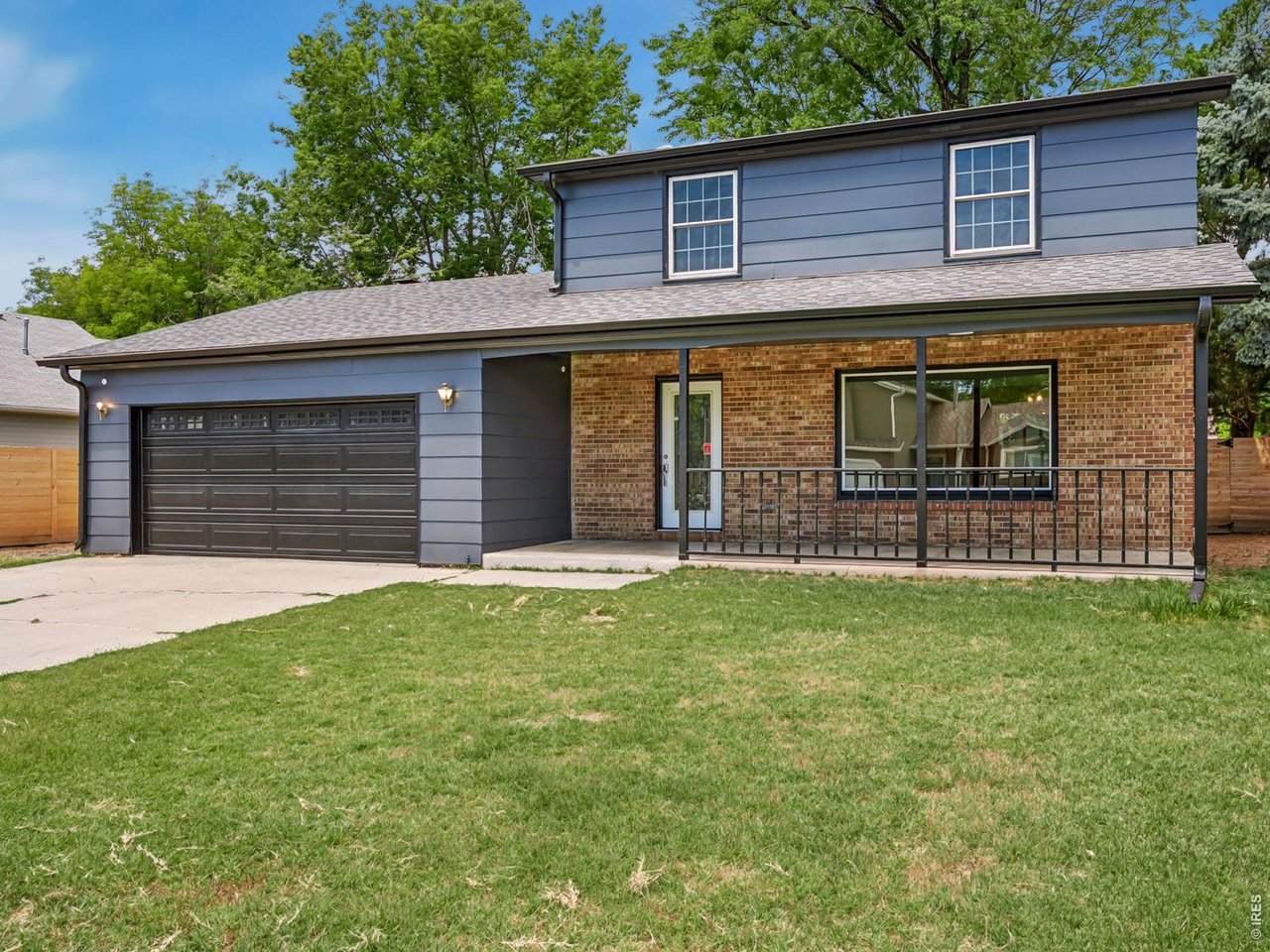 2319 Bismarck Ave - Photo 1